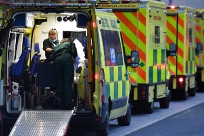 'Is This Some Sick Joke?': UK Hospital Wrongly Sends Cancer Texts to Patients Instead of 'Merry Christmas'