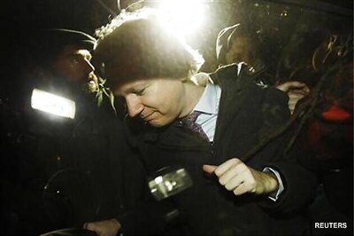 Assange's mother says WikiLeaks founder under stress