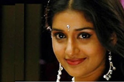 Meera Jasmine enters wedlock with Mandolin Rajesh