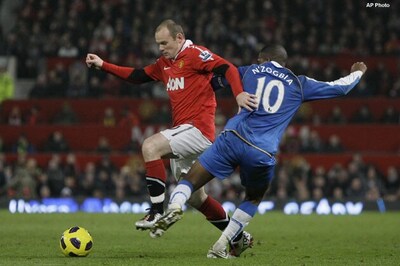 Man U beats Wigan to pull level with Chelsea