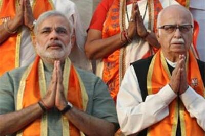 Advani mocks Manmohan, says it's Sonia's govt