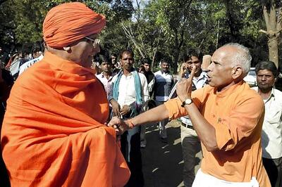 Agnivesh manhandled for remarks against Hindu god Shiva
