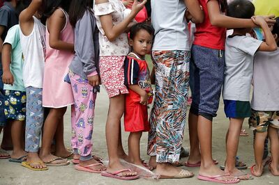 Overlapping Disasters: Typhoon Forces 140,000 from Homes in Virus-hit Philippines