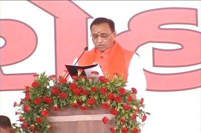 Vijay Rupani Sworn-in As Gujarat CM; PM Modi, Nitish Kumar in Attendance