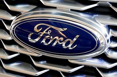 Ford Cutting 1,400 US Salaried Jobs With Retirement Offers