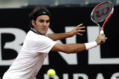 Federer into quarters with crushing victory
