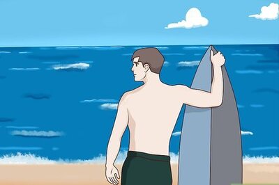 How to Spot a Wave While Surfing