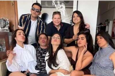 Malaika Arora, Mini Mathur Come Together With OG VJs From the '90s For An Epic Photo; See Here