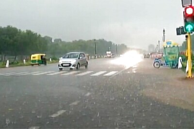 Hail and Dust Storm Whip Delhi and Brings Mercury Down