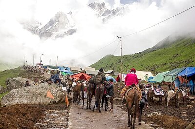First Batch of Pilgrims Leaves for Amarnath Yatra Amid Tight Security Arrangements