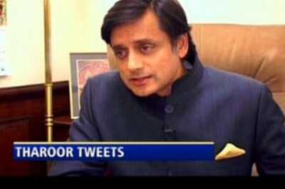 PM gets Tharoor's joke, downplays his remark