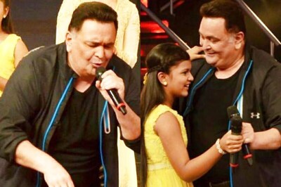 Throwback Pics of Smiling Rishi Kapoor Dancing and Singing on Stage Go Viral