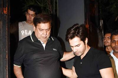 Varun Dhawan Says David Dhawan Didn't Give Him Coolie No 1 Script Till He Signed the Film