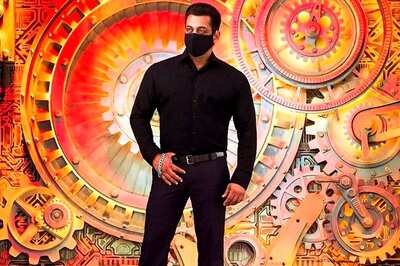 Bigg Boss 14: Ahead of Grand Premiere, Salman Khan Shares His Pic in Mask from the Set