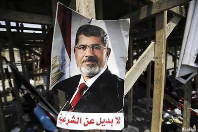 40 killed, scores injured as Egyptian forces storm pro-Morsi protest camps