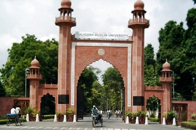 Aligarh Muslim University students protest in Delhi for minority status