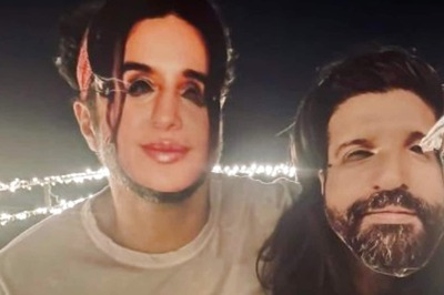 Farhan Akhtar Drops Hilarious Valentine's Day Pic With Shibani Dandekar Ahead of Wedding