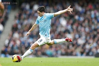 Manchester City's Samir Nasri out for eight weeks with injured knee