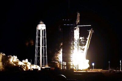 SpaceX Capsule With 4 Astronauts Closes In On Space Station