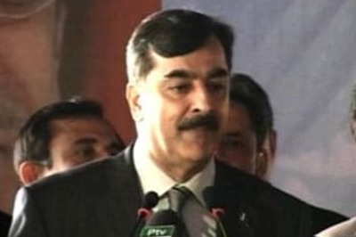 Gilani says Pak committed to resolving issues with India