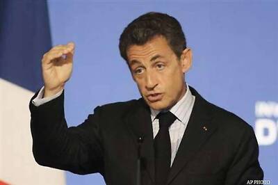Booed, French president takes refuge in cafe