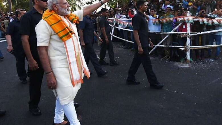 11-km-long Sari Dots Modi's Roadshow Route in Gujarat