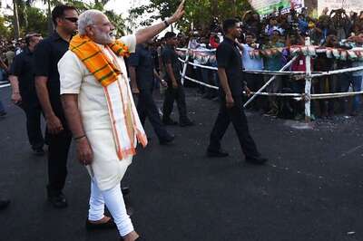 11-km-long Sari Dots Modi's Roadshow Route in Gujarat