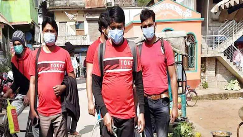 As Covid-19 Cases Surge, Red Volunteers Back on Bengal Streets to Help People