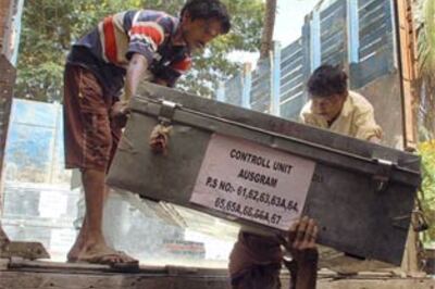 Brisk polling in Bengal, one killed in clash