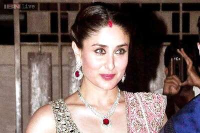 Look of the day: Kareena Kapoor looks beguiling in Manish Malhotra at Soha Ali Khan's wedding reception