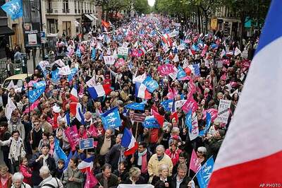 France: Thousands protest against gay marriage law