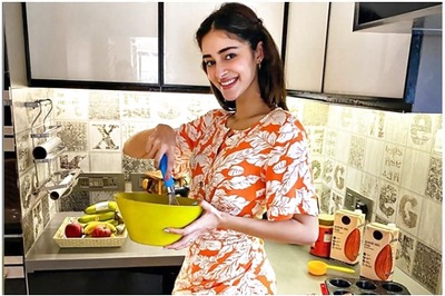 Ananya Panday Says She is Good at 'Pretending to Cook' with New Picture on Instagram