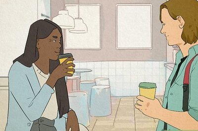 How to Tell if an Older Woman Likes You