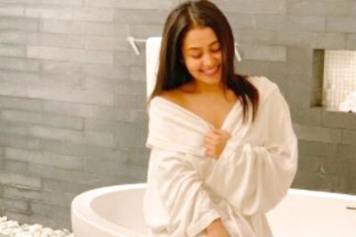Neha Kakkar Wishes Fans ‘Good Morning’ in White Bathrobe, Rohanpreet Drops Flirty Comment