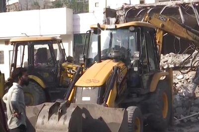 Religious Structures on Footpath of Central Delhi Razed Amid Tight Security