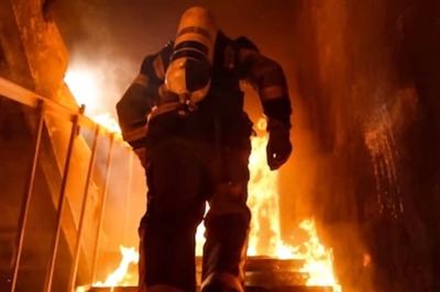 Fire-fighters Rescue 10 People Stuck in Elevator at Delhi's South Extension