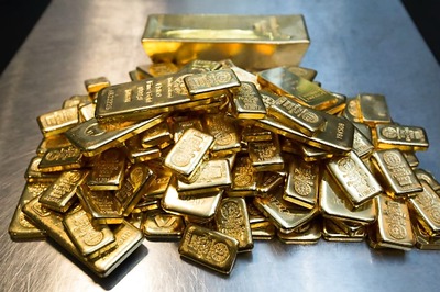 Gold Slips Off 1-month Peak Amid Optimism on US-China Trade Concerns