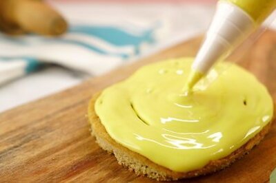 How to Decorate Cookies with Stencils