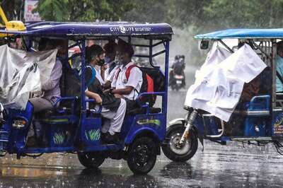Delhi: Cloudy Sky, Patchy Rain Keep Mercury in Check; Temperatures to Start Rising Saturday