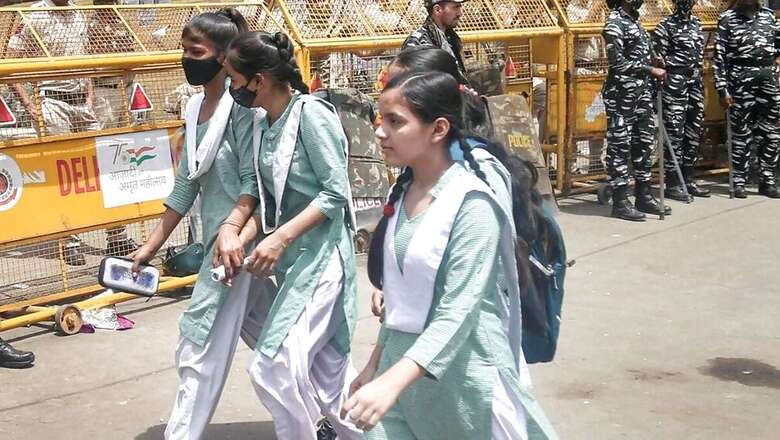Delhi School Closures: Parents Say Virtual Learning Ineffective, Seek Permanent Solution to Pollution