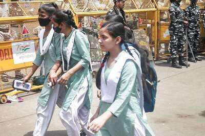 Delhi School Closures: Parents Say Virtual Learning Ineffective, Seek Permanent Solution to Pollution