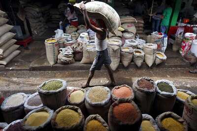 Govt Rules Out Possibility of Free Grains Distribution to Migrants This Time