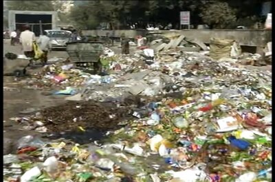 L-G writes to Kejriwal, Sisodia to resolve MCD employees strike