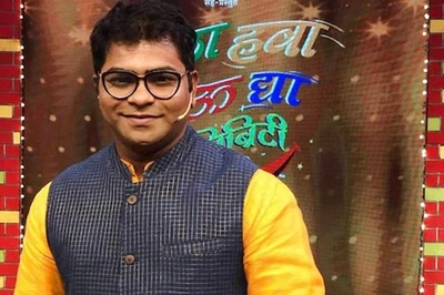 Watch: Marathi Actor Kushal Badrike Celebrates Holi With Family and Friends