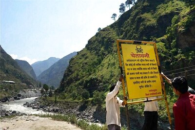 One Dead, 6 Feared Washed Away as Car Plunges into Beas River