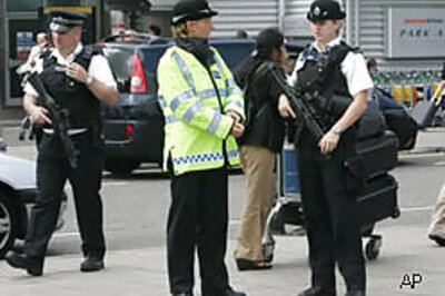Man speaks Tamil at US airport, held