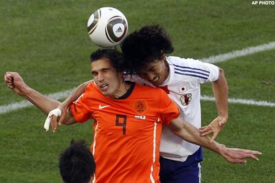 EPL: Van Persie out for more than a month