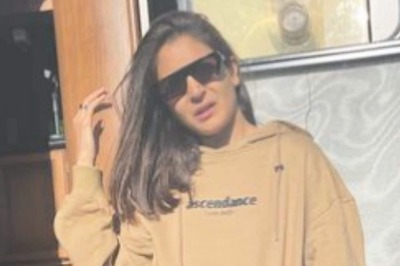 Chakda Xpress: Anushka Sharma Shoots for Jhulan Goswami Biopic in Headingley Stadium; Pic