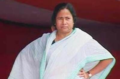 Mamata game to talk to Tatas on Nano, if they want to