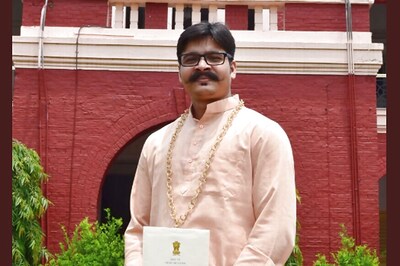 IIT-Dhanbad Student Asks for Narendra Modi's Golden Garland on Twitter, PM Obliges